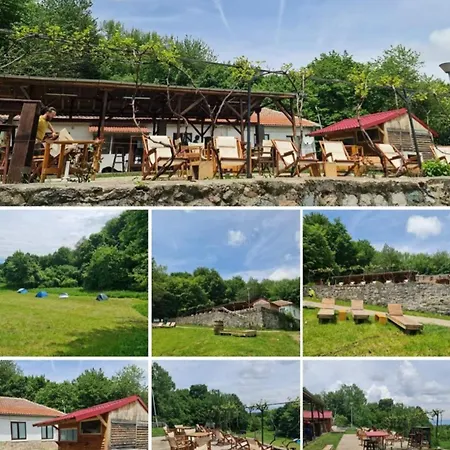 Bonsovi Poliani Hut ロッジ *