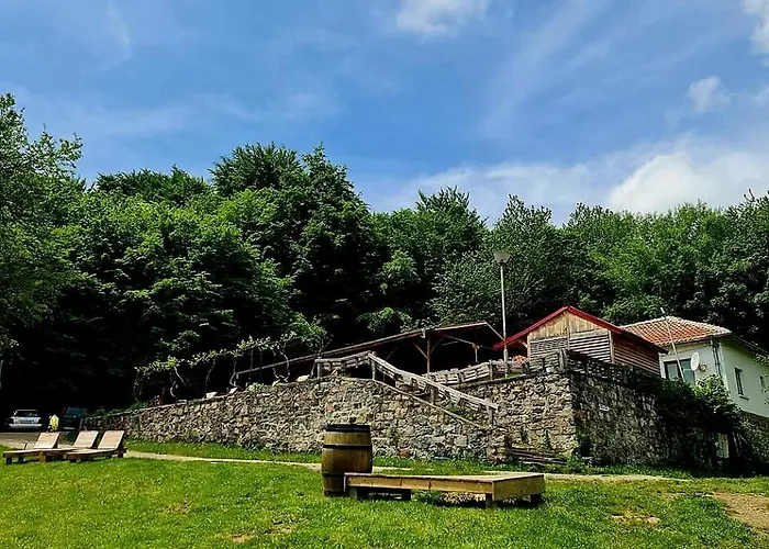 Bonsovi Poliani Hut *